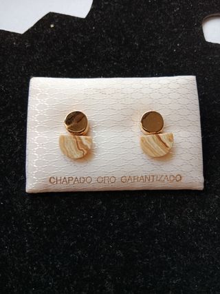 Pendientes chapados en oro