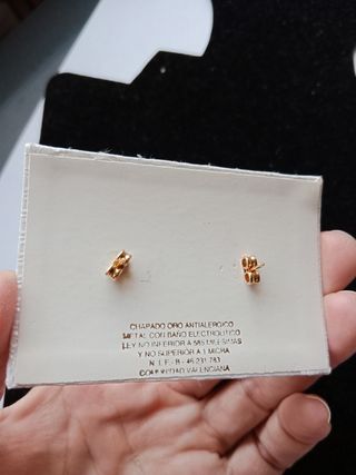 Pendientes chapados en oro