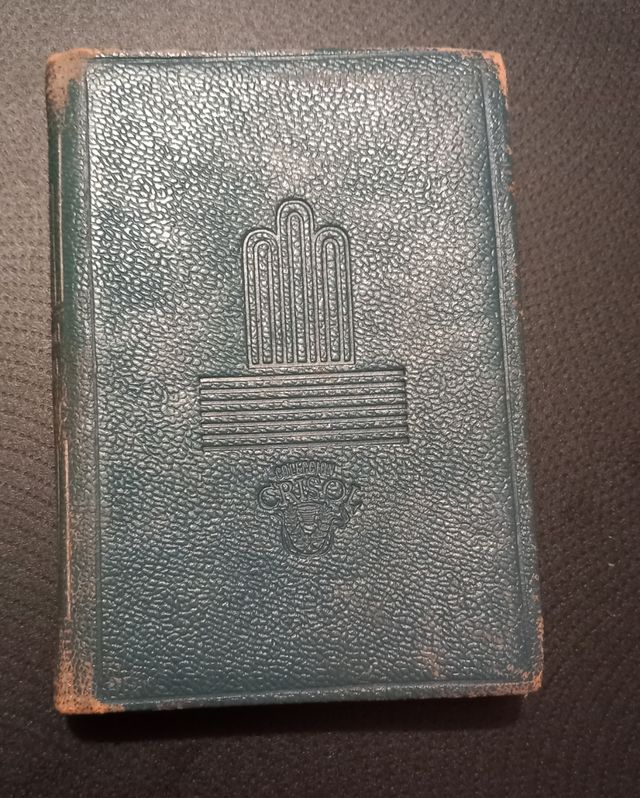 Libro pequeño antiguo