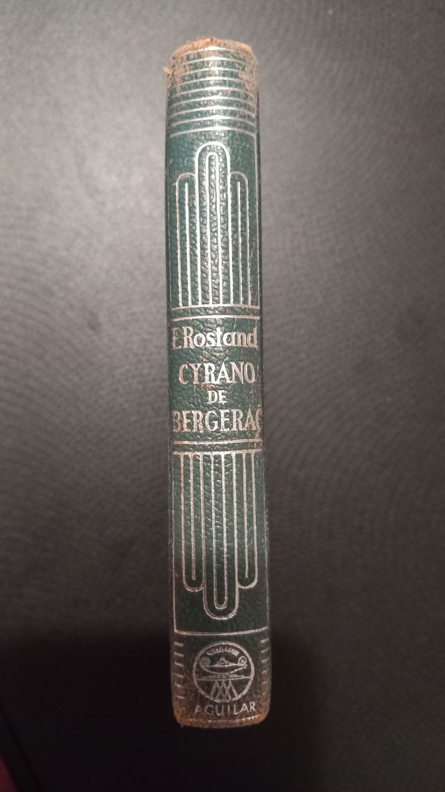 Libro pequeño antiguo