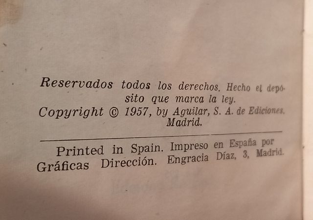 Libro pequeño antiguo