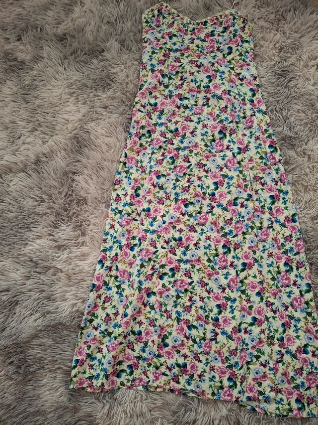 Vestido midi floral Zara