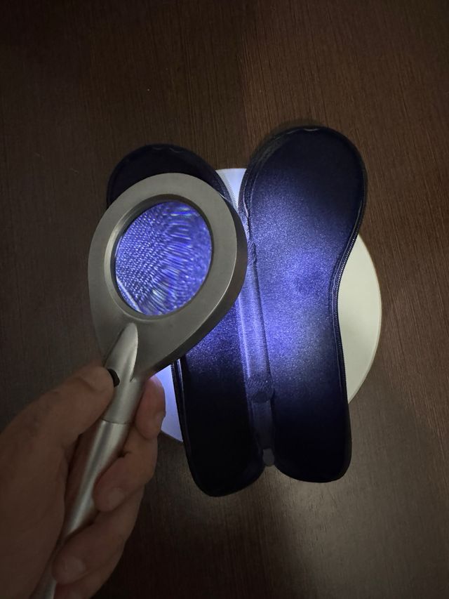 Lente d'ingrandimento con luce LED e custodia