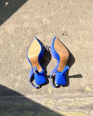 Sandalias azules con tacón y lazo Cenicienta
