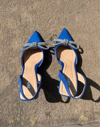 Sandalias azules con tacón y lazo Cenicienta