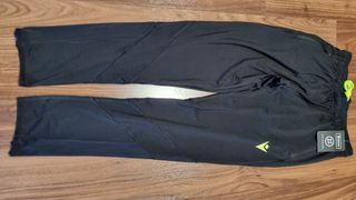 Pantalón de portero Macron negro
Talla JL y XL