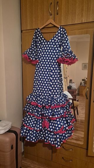Vestido de flamenca azul con lunares