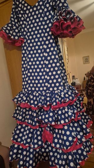 Vestido de flamenca azul con lunares