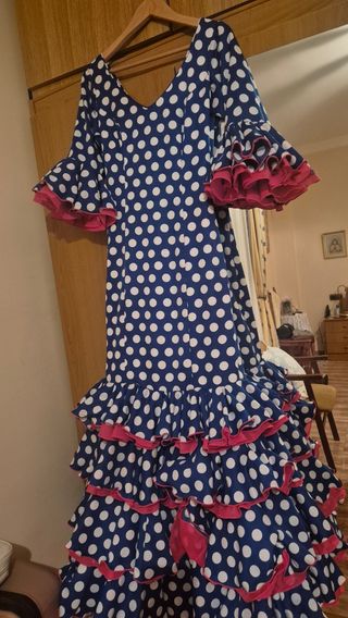 Vestido de flamenca azul con lunares