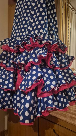 Vestido de flamenca azul con lunares
