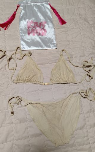 Pantalones rojos, camisetas, conjuntos, bikinis, 