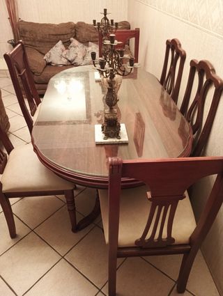 Mesa de comedor ovalada con 6 sillas