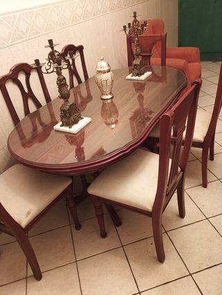 Mesa de comedor ovalada con 6 sillas