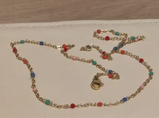 Collar de cuentas de colores