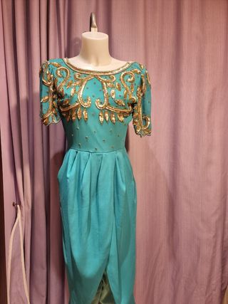 Vestido de fiesta con pedrería y lentejuelas