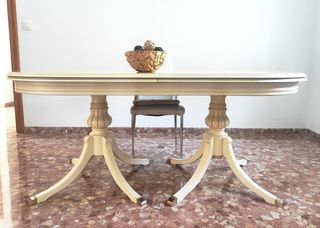 Mesa de comedor ampliable. 
