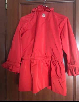 Gabardina Carolina Herrera Roja