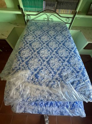 Colchón con funda floral
