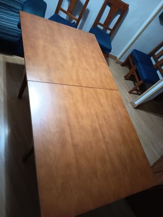 Conjunto mesa comedor y 5 sillas madera