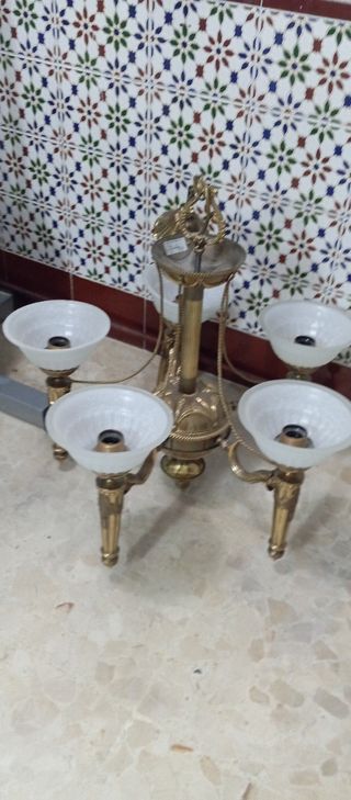 Lámpara de techo dorada