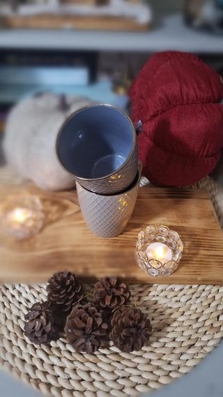 Taza gris con relieve