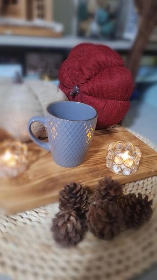 Taza gris con relieve