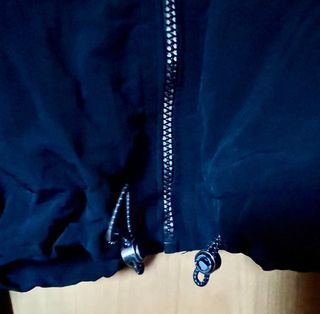 chubasquero bershka Talla S