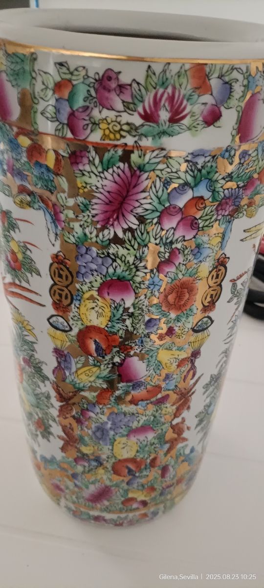 Jarrón de cerámica pintado a mano