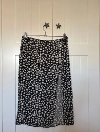 Falda midi H&M flores negra