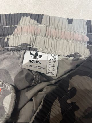 Pantalón Adidas Camuflaje Gris Mujer