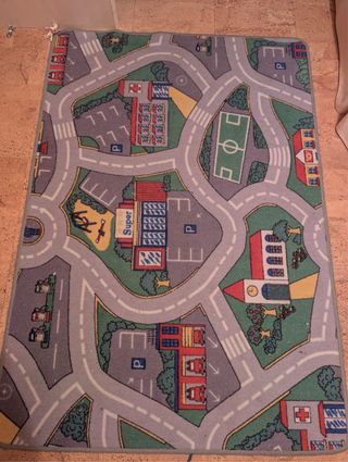Alfombra infantil de juegos con carreteras