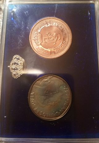 Estuche XXV Aniversario boda Reyes España  1987