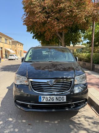 Lancia Voyager 2012
