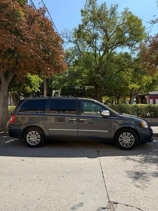 Lancia Voyager 2012