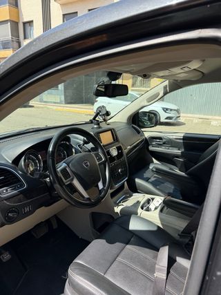 Lancia Voyager 2012