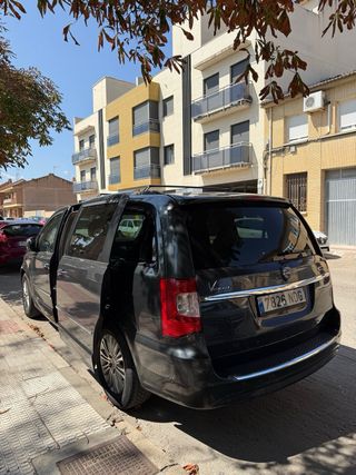 Lancia Voyager 2012