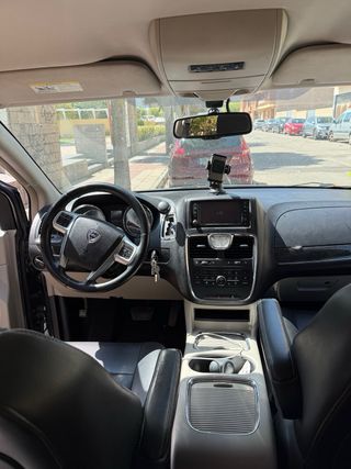 Lancia Voyager 2012