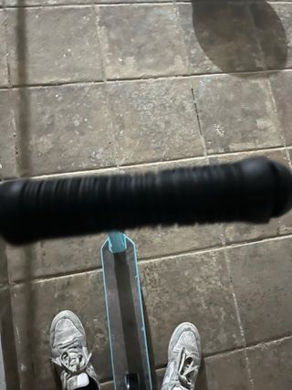 Patinete scooter azul y negro