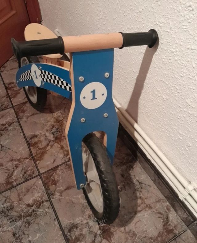 Bicicleta de madera infantil