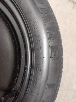 Rueda de galleta 125/85 R16 99M con gato y llave19