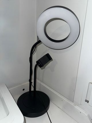 Lámpara Aro con Soporte Móvil Ikea
