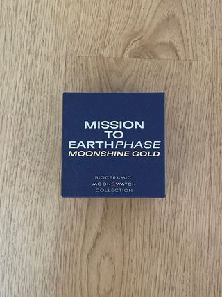 Swatch omega Moonshine Gold Earthphase snoopy 