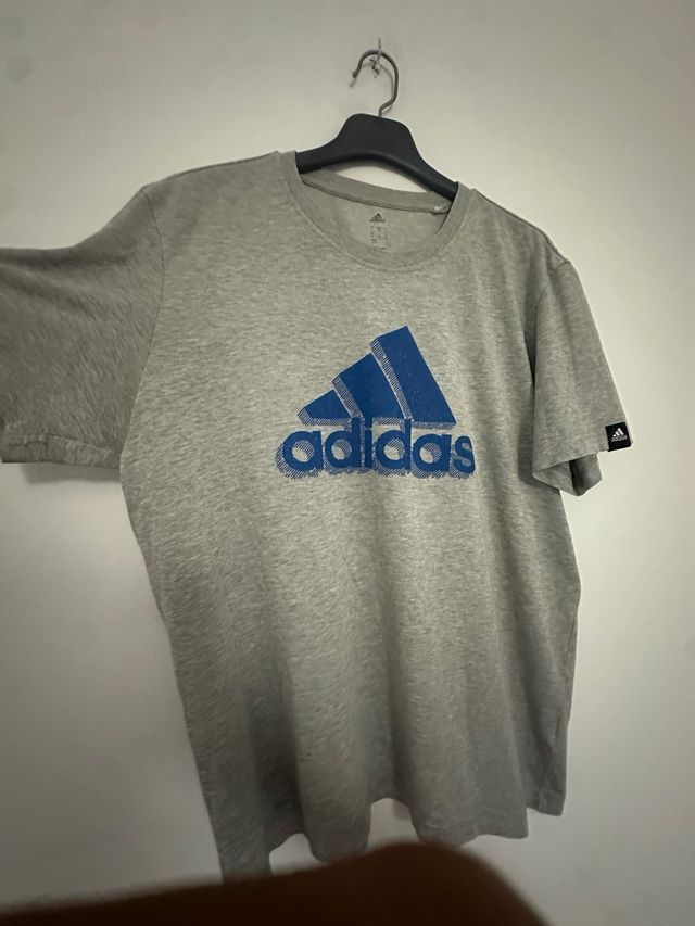 Camiseta Adidas Gris Logo Azul