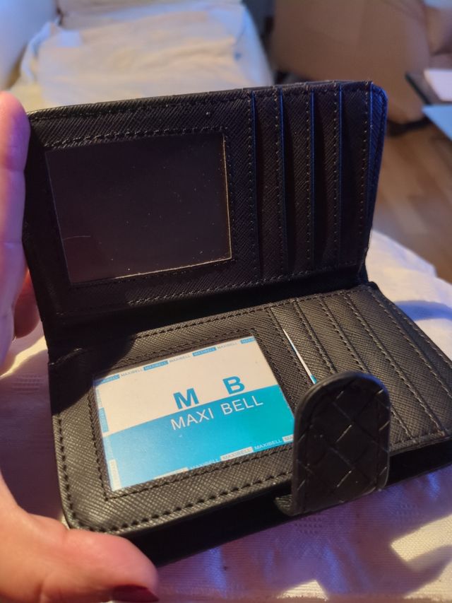 Regalo por una compra  Monedero de piel trenzada