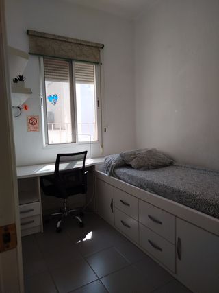Habitación femenina en piso compartido