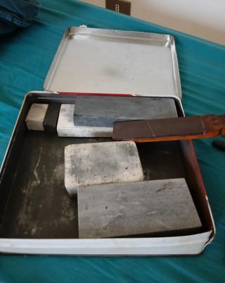 Collezione antica rasoi e pietre da barba