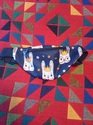 Riñonera infantil con conejitos