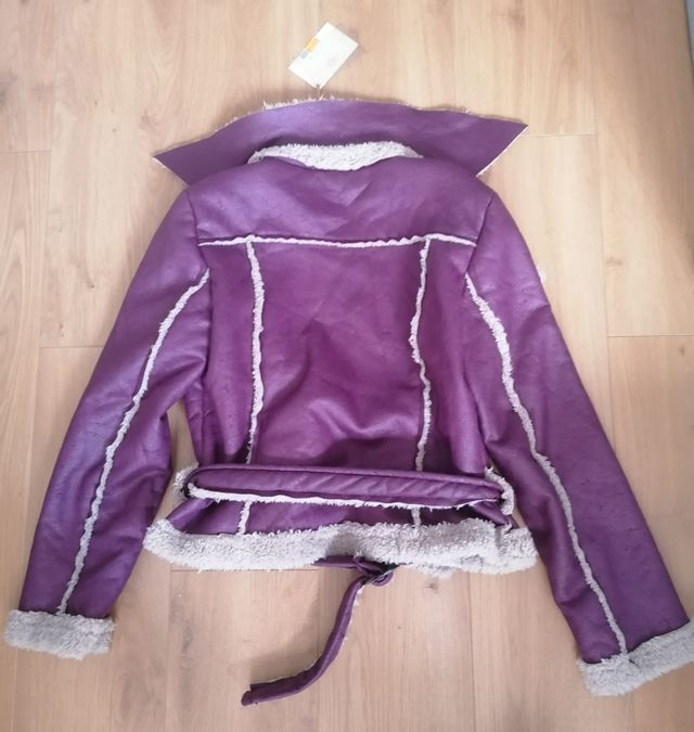 Abrigo morado con borreguito