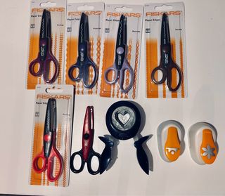 Pack Tijeras y Taladradoras Fiskars Manualidades