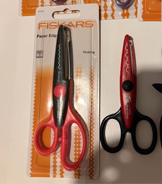 Pack Tijeras y Taladradoras Fiskars Manualidades